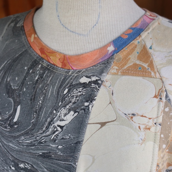 Niffich Hand Marbled Quilted Patchwork Cropped Crewneck Fleece Sweatshirt - Picture 4 of 17